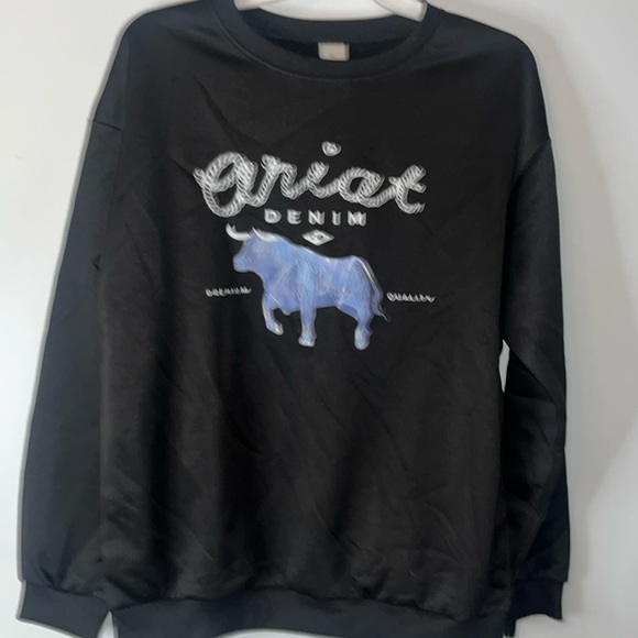 NWT Ariat Denim SWEATSHIRT Sz Medium Crew Neck Black Bull Denim Longhorn - Picture 1 of 6